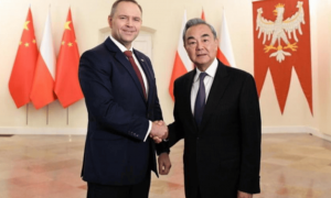 王毅外长刚走，波兰答应的事反悔，边境还是不开放，中欧班列拒绝放行